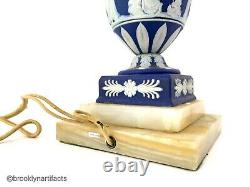 Vintage Wedgwood Porcelaine Bleu Jasperware Vase De Lampe Ou Urne Avec Base En Marbre