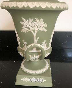 Vintage Wedgwood Sage Green & White Jasperware Grande Urne De Piédestal Campana Avec Couvercle