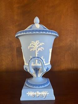 Vintage Wedgwood Tricolor Jasperware Campana Pedestal Urn Vase Sur Plinthe