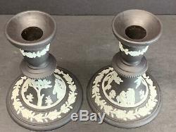 Vtg 19e C. Wedgwood Noir Jasperware 5 Scènes Classiques Candlestick Set Of 2