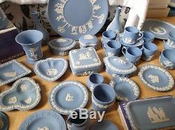 Wedgewood Bleu Jasperware 67 Piece Plaques Joblot, Ensembles, Teapot Vases, Horloge