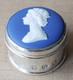 Wedgwood Bleu Royal Jasperware + BoÎte Miniature En Argent Pour Le Jubilé De La Reine Britannique