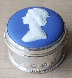 Wedgwood BLEU ROYAL Jasperware + BOÎTE MINIATURE en ARGENT pour le Jubilé de la Reine Britannique