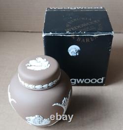 Wedgwood BROWN TAUPE FONCÉ Jasperware Petite Boîte à GINGEMBRE avec Couvercle Rare