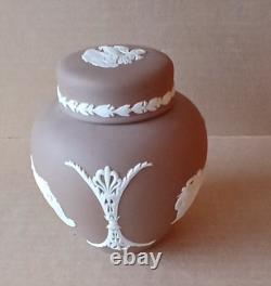 Wedgwood BRUN TAUPE FONCÉ Jasperware Petite BOÎTE À GINGEMBRE AVEC COUVERCLE SIGNÉE RARE
