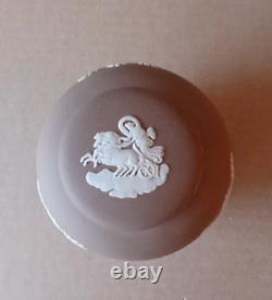 Wedgwood BRUN TAUPE FONCÉ Jasperware Petite BOÎTE À GINGEMBRE AVEC COUVERCLE SIGNÉE RARE