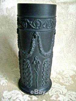 Wedgwood Black Basalt Jasperware Vase Déversement Arcadian Mint Condition