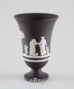 Wedgwood Black Jasperware Vase Arcadian À Pattes 7 Affection Maternelle