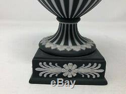 Wedgwood Black Jasperware Vase Urne Dansante Vaisselle 1955 9.5