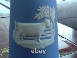 Wedgwood Bleu Commémoratif Et Blanc Jasperware Vache Et Porte Poivre De Sel Pots 1959