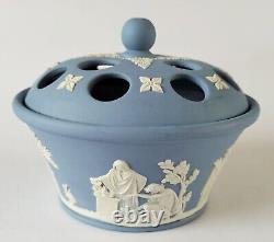 Wedgwood Blue And White Jasperware Pot Pourri Pot Et Lis Scènes Classiques