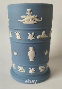 Wedgwood Blue Et Blanc Jasperware Égyptian Spill Vase