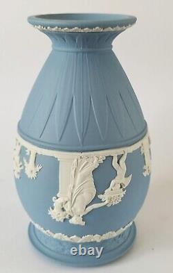 Wedgwood Blue Et White Jasperware Vase Abondante