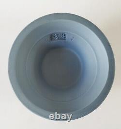 Wedgwood Blue Et White Jasperware Vase Abondante