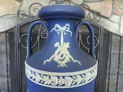 Wedgwood Blue Jasperware 15 Tall Muses Trophée Vase Urn (vers 1910)