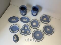 Wedgwood Blue Jasperware Angleterre Ensemble de 11 petits vases et œufs décoratifs