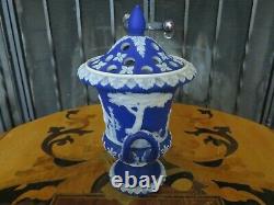 Wedgwood Blue Jasperware Miniature Couvert Potpourri Campana Urn Vase (vers 1872)