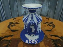 Wedgwood Blue Jasperware Miniature Couvert Potpourri Campana Urn Vase (vers 1872)