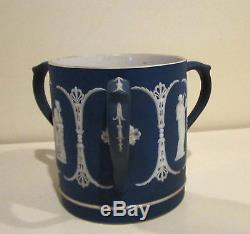 Wedgwood Blue Jasperware Tri Handled Loving Cup Ou Tyg À La Fin Du 19ème Siècle Au Début Du 20ème Siècle