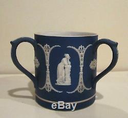 Wedgwood Blue Jasperware Tri Handled Loving Cup Ou Tyg À La Fin Du 19ème Siècle Au Début Du 20ème Siècle