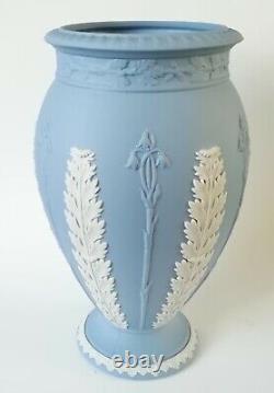 Wedgwood Blue Jasperware Vase Acanthus Et Bullrush