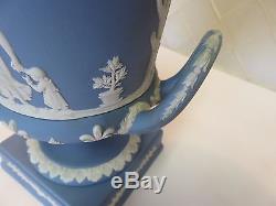 Wedgwood Blue Jasperware Vase Urn Avec Couvercle 1957