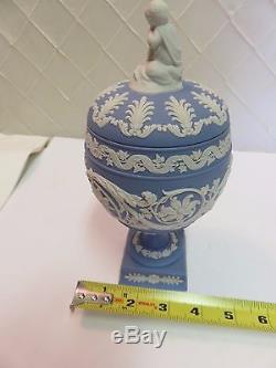 Wedgwood Blue Jasperware Vase Urn Avec Couvercle C. 1969