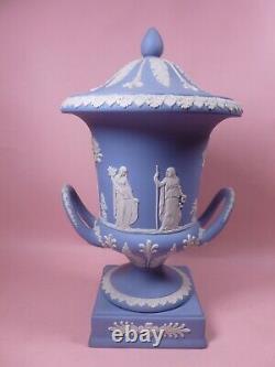 Wedgwood Blue Jasperware Vase / Urne Vers 1962 (jasper)