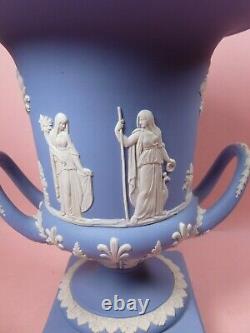 Wedgwood Blue Jasperware Vase / Urne Vers 1962 (jasper)