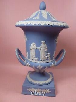 Wedgwood Blue Jasperware Vase / Urne Vers 1962 (jasper)