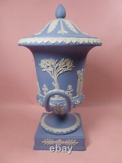 Wedgwood Blue Jasperware Vase / Urne Vers 1962 (jasper)