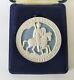 Wedgwood Blue & White Jasperware 900e Anniversaire Livre De Domesday Sceau Médaille