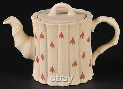Wedgwood Cane Colored Jasperware Avec Terracotta Jasper Relief Teapot