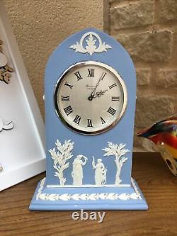 Wedgwood Cathedral Jasper Ware Horloge En Bleu Avec Mouvement Baronet Suisse