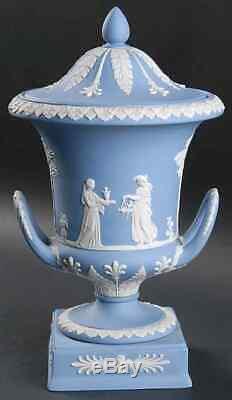 Wedgwood Cream Couleur Lavande Jasperware Sacrifice On Vase 7718287