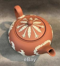 Wedgwood Crème Sur Terra Cotta Jasperware Tea Pot Sacrifice Cupidon