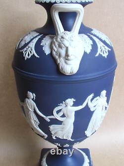 Wedgwood Dark Blue Jasperware Dancing Heures Lidded Urn (ref9441)