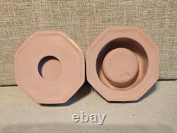 Wedgwood. Deux porte-bougies en jaspe rose/ bougies chauffe-plat en très bon état RARE
