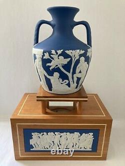 Wedgwood Grand Vase De Portland Et Vase En Bois De Portland Stand Rare Piece Ltd De 50