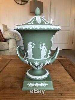 Wedgwood Green Jasper Ware Vase / Urn C. 1979 Parfait