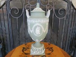 Wedgwood Green Jasperware Lidded Pedestal Urn Vase Muses Urania Erato, Vers 1920