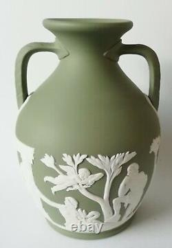 Wedgwood Green Jasperware Portland Vase 6 Pouces