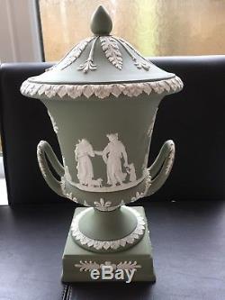 Wedgwood Green Vase Jasperware Campana À Double Poignée En Excellent État