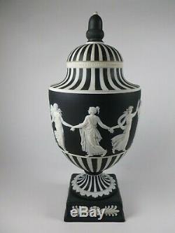 Wedgwood Jasper Ware Heures Dancing Noir Et Blanc Vase C. 1967 Rare