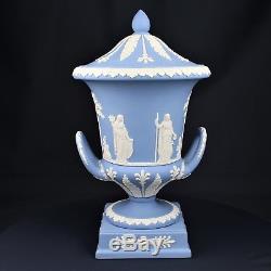 Wedgwood Jasper Ware Urne Vase Bleu Blanc Offre Au Piédestal De Poignées De Couvercle De Paix
