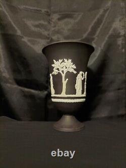 Wedgwood Jasperware Basalt Vase À Pied Noir