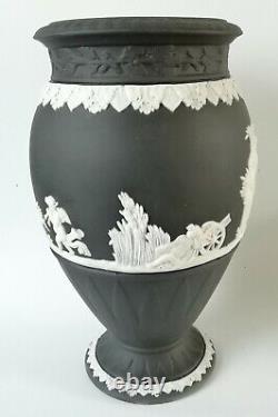 Wedgwood Jasperware Black And White Bountiful Vase 8 Pouces