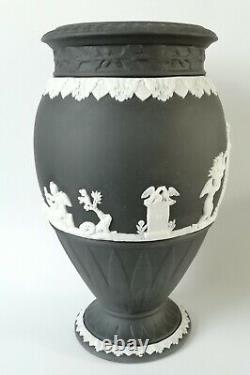 Wedgwood Jasperware Black Bountiful Vase 8 Pouces