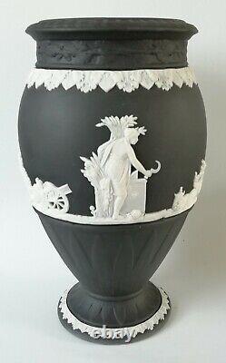 Wedgwood Jasperware Black Bountiful Vase 8 Pouces