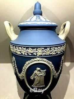 Wedgwood Jasperware Bleu Couvert Vase Urne Melpomène Et Afficher Les Détails Erato